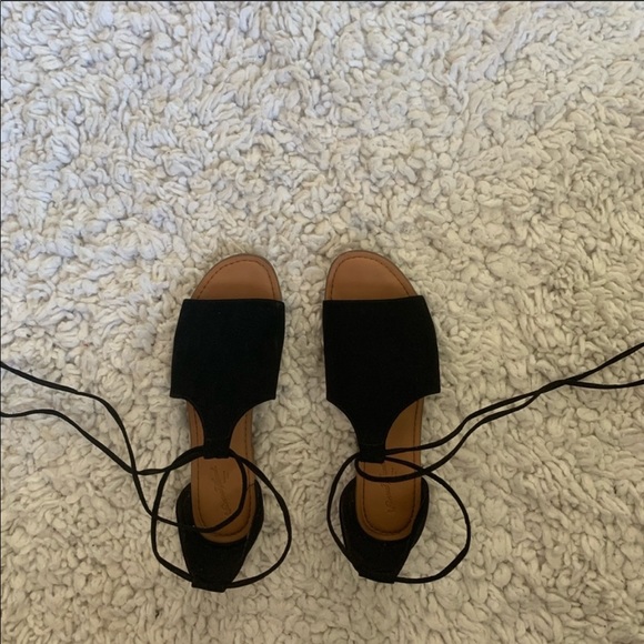 Shoes - Picture 3 of 4